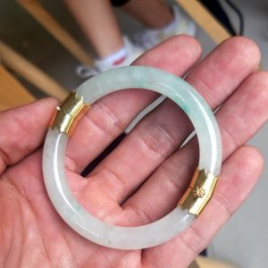 Vòng tay cẩm thạch khóa vàng Vòng tay cẩm thạch khóa vàng