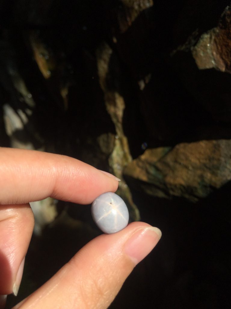 Corundum sao thiên nhiên